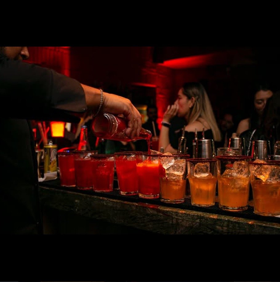 De noche whatsapp image 2026 03 18 at 7.58.02 pm