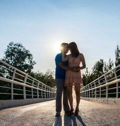 EL MOOD DE HOY - TURISMO EN PUEBLA Pareja disfrutando un momento romántico al atardecer